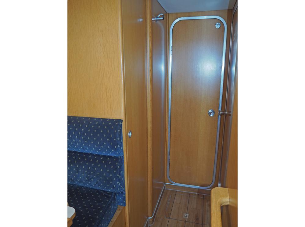 Cabin en avant, H&eacute;bergements